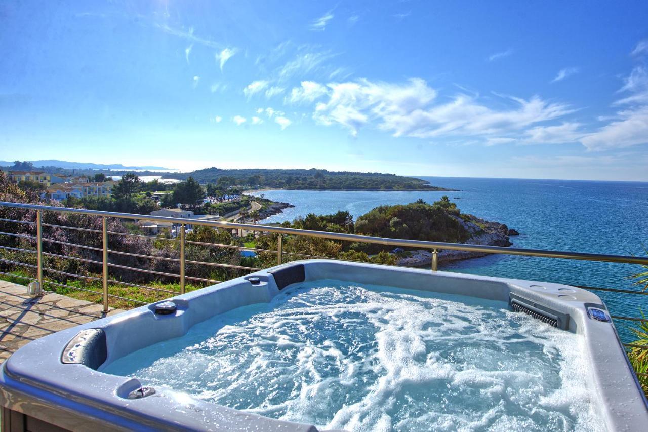 Beachfront Villa Seasun By Posarellivillas Agios Spyridon  ภายนอก รูปภาพ